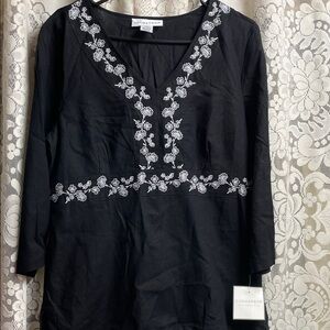 Sag Harbor Black Top with White Floral Embroidery New With Tag
